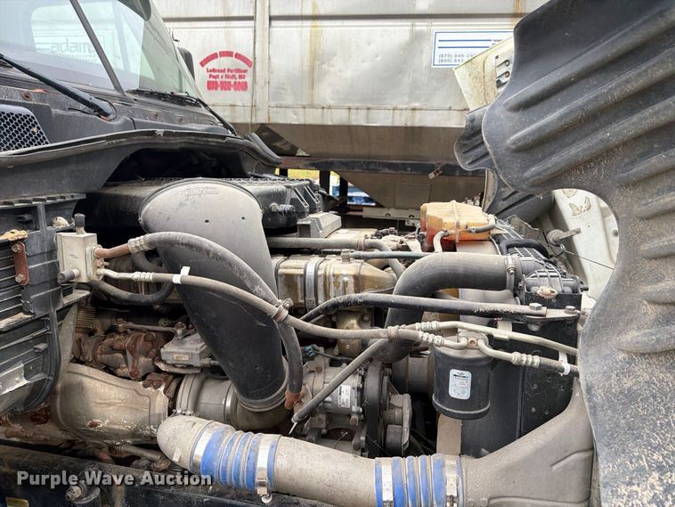 image for item ER3480 2011 Freightliner Cascadia 125 semi truck