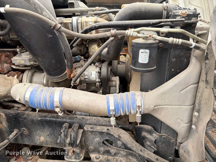image for item ER3480 2011 Freightliner Cascadia 125 semi truck