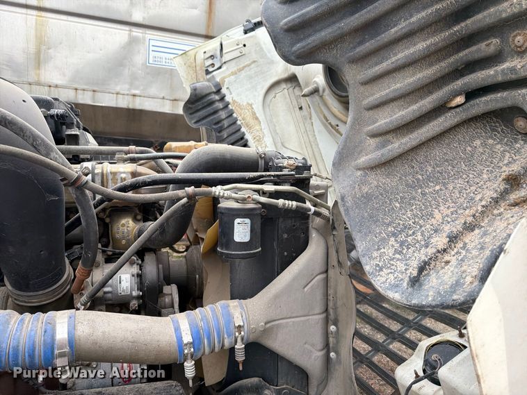 image for item ER3480 2011 Freightliner Cascadia 125 semi truck