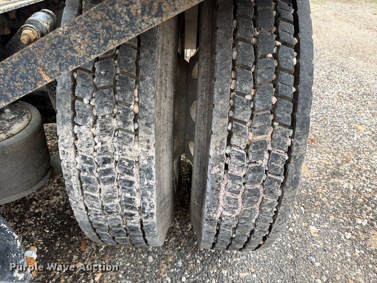 image for item ER3480 2011 Freightliner Cascadia 125 semi truck