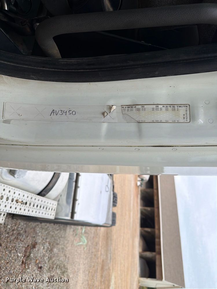 image for item ER3480 2011 Freightliner Cascadia 125 semi truck