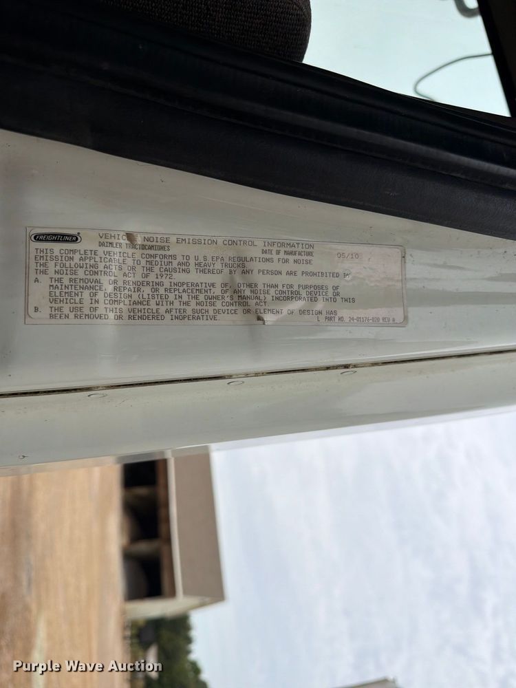 image for item ER3480 2011 Freightliner Cascadia 125 semi truck