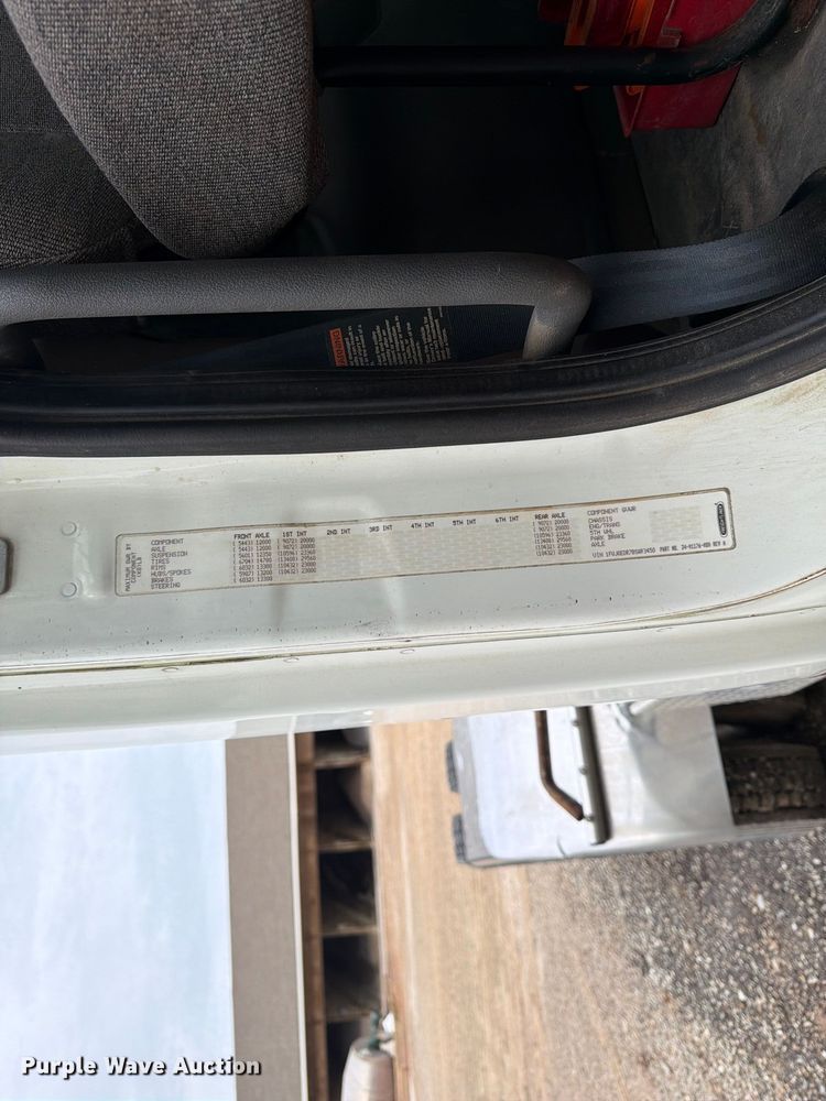 image for item ER3480 2011 Freightliner Cascadia 125 semi truck