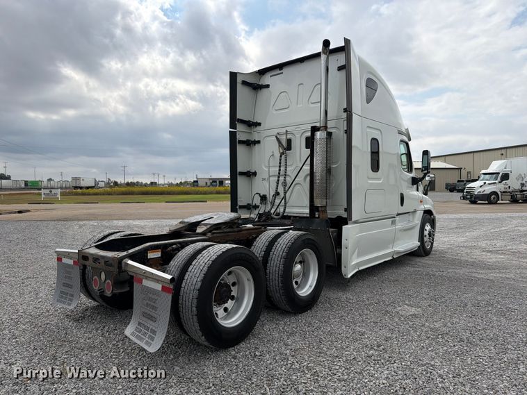 2016 Freightliner CASCADIA