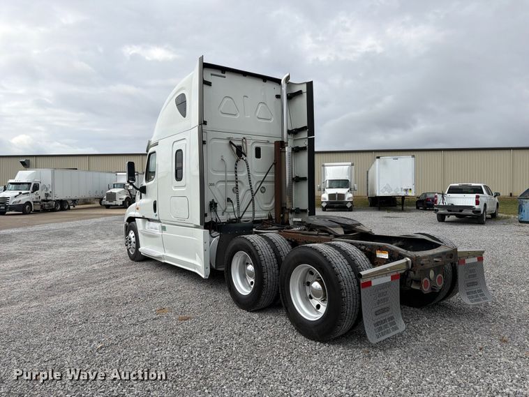 2016 Freightliner CASCADIA