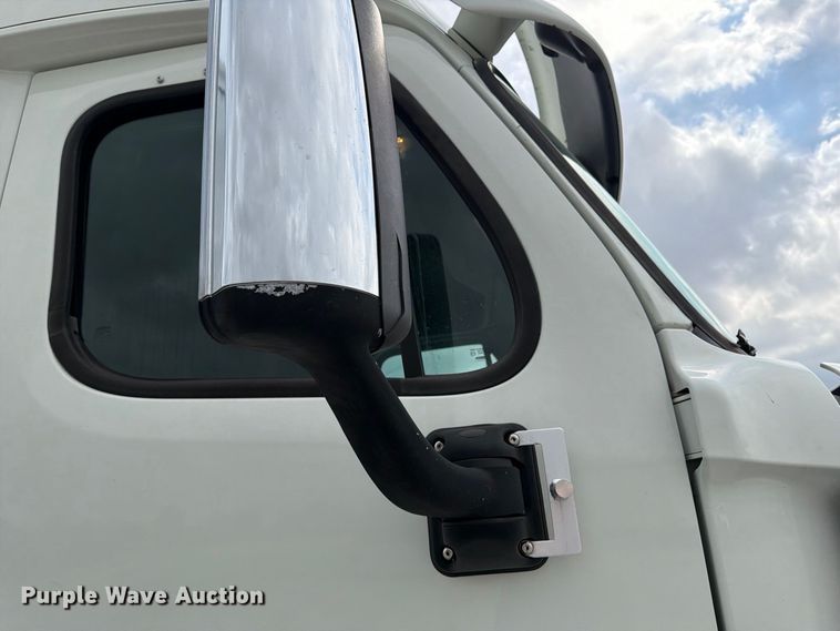 2016 Freightliner CASCADIA
