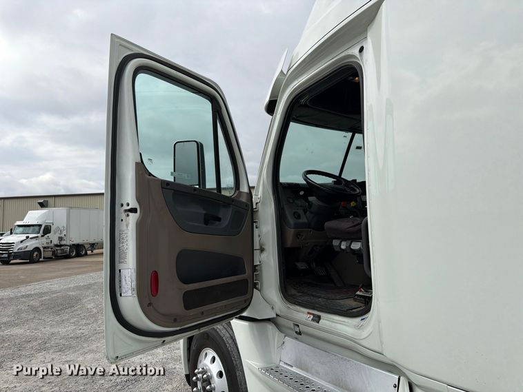 2016 Freightliner CASCADIA