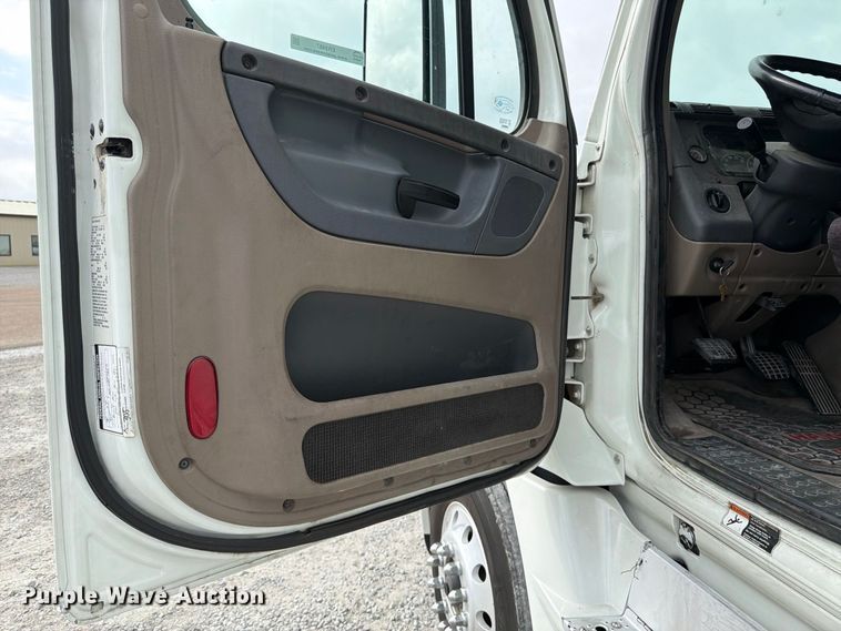 2016 Freightliner CASCADIA