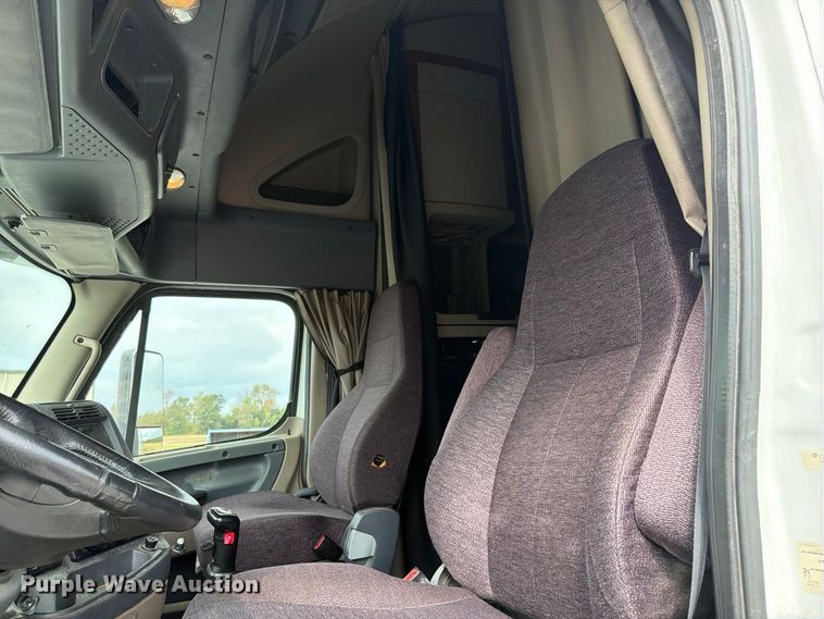 2016 Freightliner CASCADIA