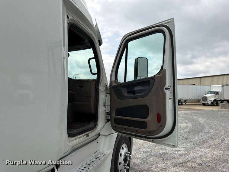 2016 Freightliner CASCADIA