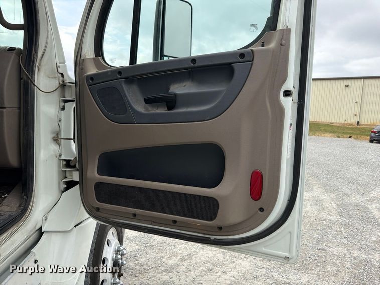 2016 Freightliner CASCADIA