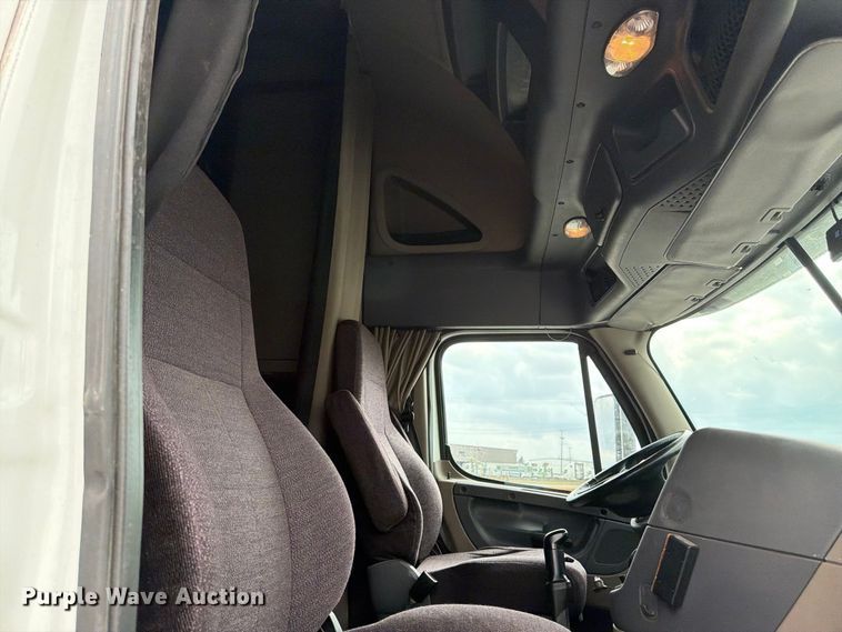 2016 Freightliner CASCADIA