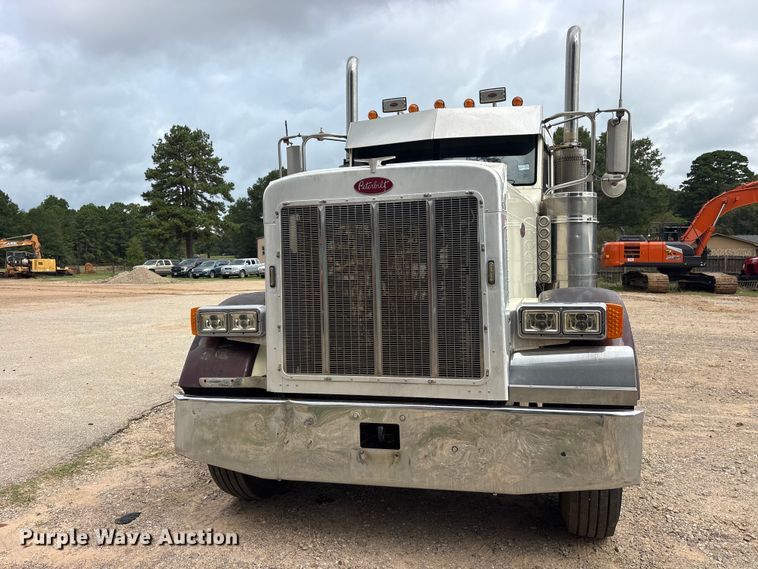 image for item ES8292 2007 Peterbilt 379 semi truck