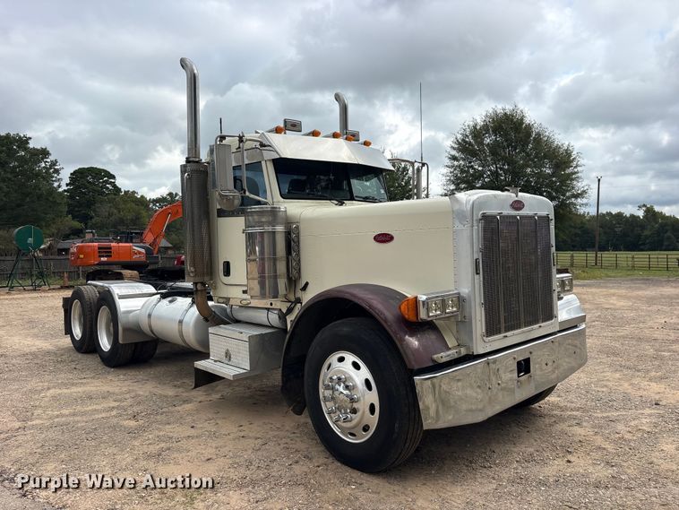 image for item ES8292 2007 Peterbilt 379 semi truck