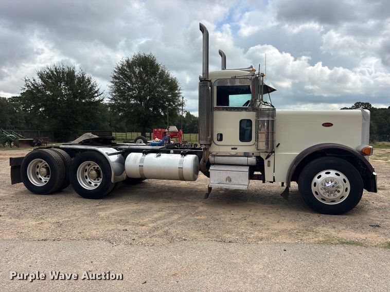 image for item ES8292 2007 Peterbilt 379 semi truck