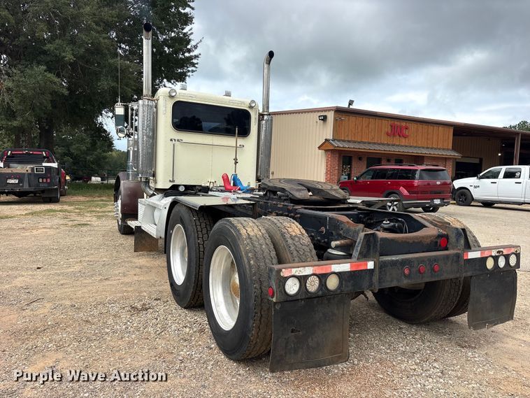 image for item ES8292 2007 Peterbilt 379 semi truck
