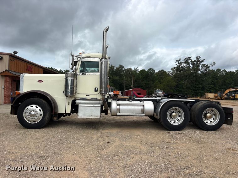 image for item ES8292 2007 Peterbilt 379 semi truck