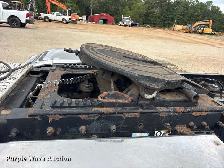 image for item ES8292 2007 Peterbilt 379 semi truck