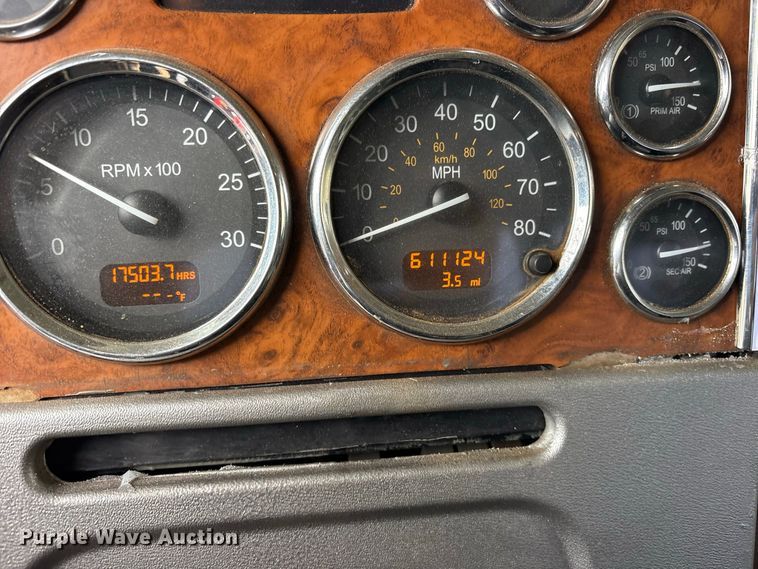 image for item ES8292 2007 Peterbilt 379 semi truck