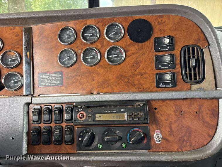 image for item ES8292 2007 Peterbilt 379 semi truck
