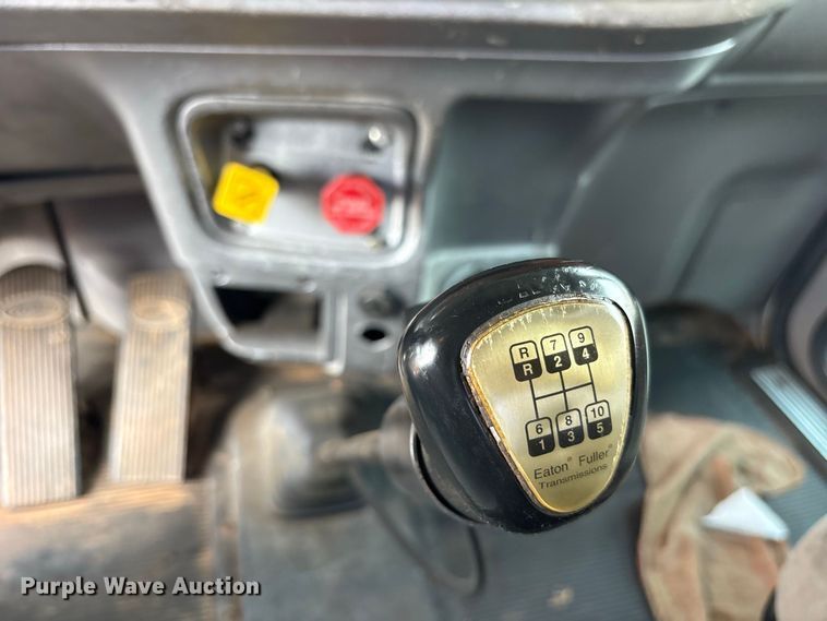 image for item ES8292 2007 Peterbilt 379 semi truck