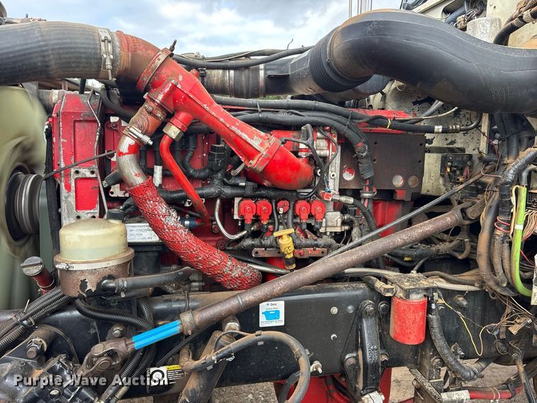 image for item ES8292 2007 Peterbilt 379 semi truck