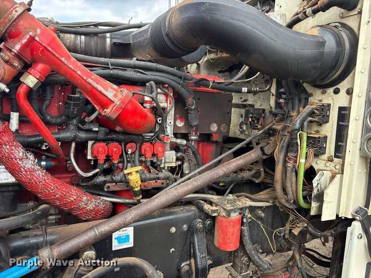 image for item ES8292 2007 Peterbilt 379 semi truck