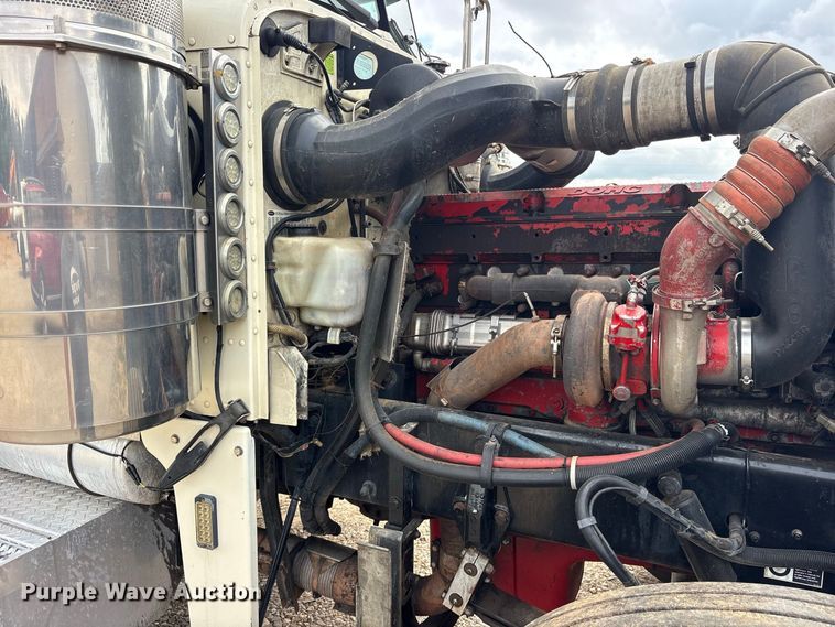 image for item ES8292 2007 Peterbilt 379 semi truck