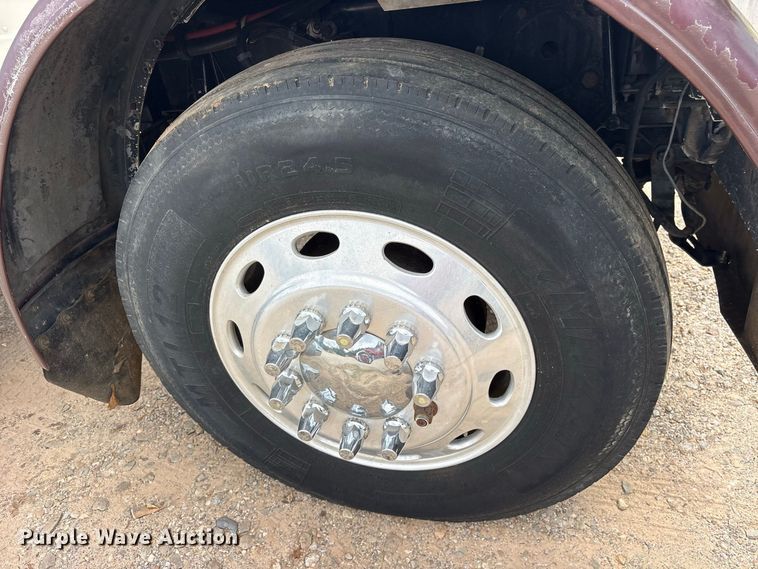 image for item ES8292 2007 Peterbilt 379 semi truck