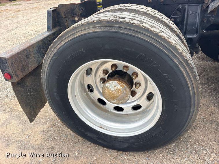 image for item ES8292 2007 Peterbilt 379 semi truck