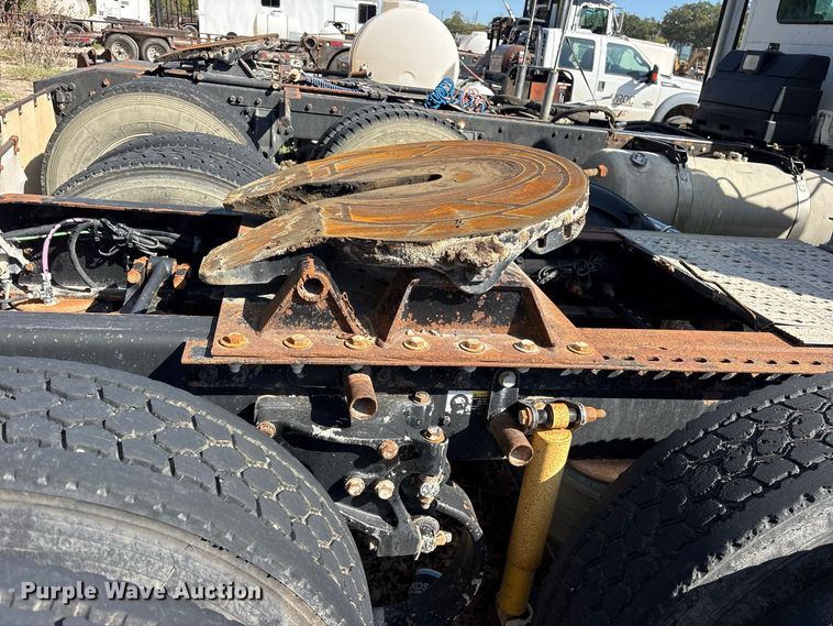 image for item ES8294 2005 Peterbilt 378 semi truck