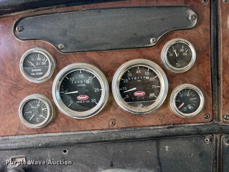 image for item ES8294 2005 Peterbilt 378 semi truck