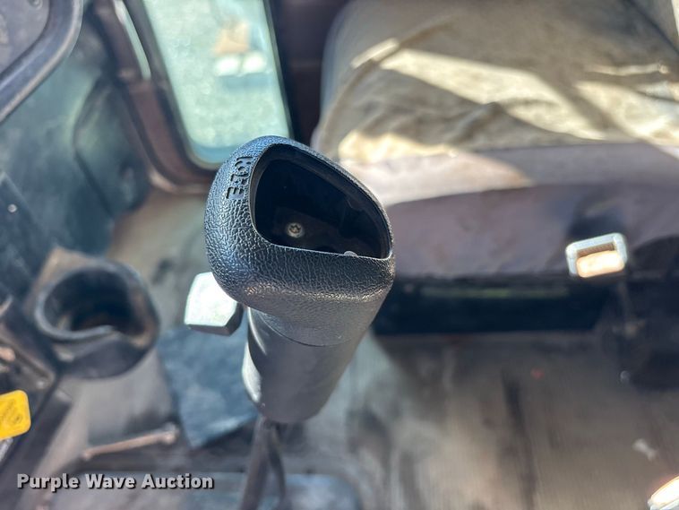 image for item ES8294 2005 Peterbilt 378 semi truck