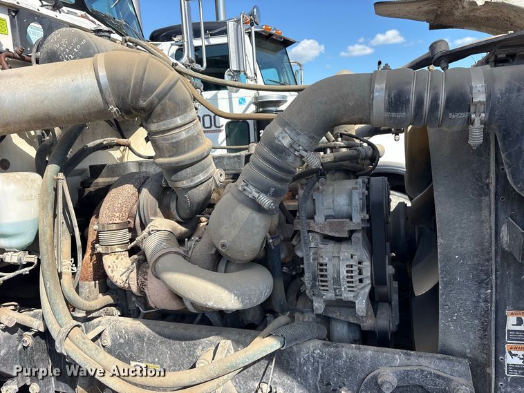 image for item ES8294 2005 Peterbilt 378 semi truck