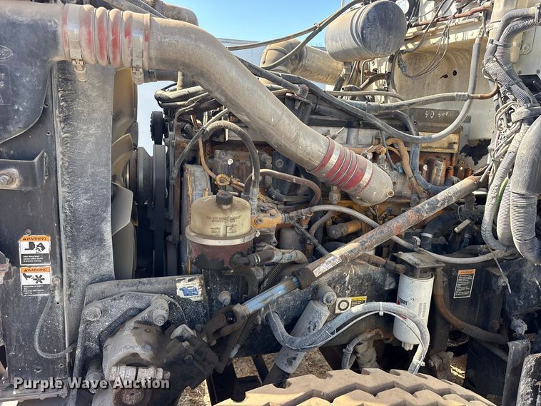 image for item ES8294 2005 Peterbilt 378 semi truck