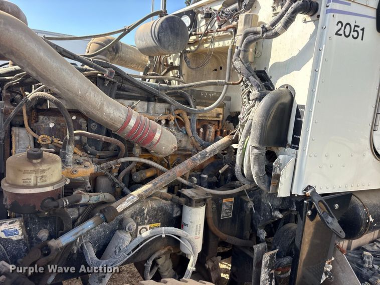 image for item ES8294 2005 Peterbilt 378 semi truck