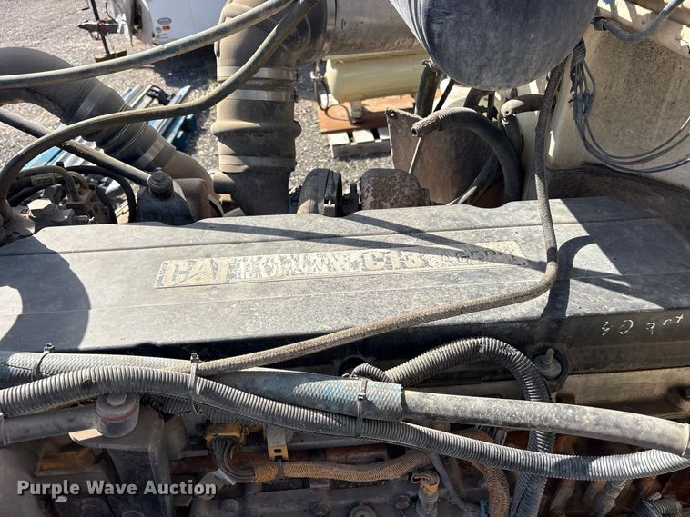 image for item ES8294 2005 Peterbilt 378 semi truck