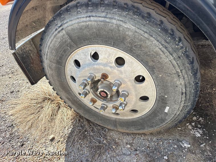 image for item ES8294 2005 Peterbilt 378 semi truck
