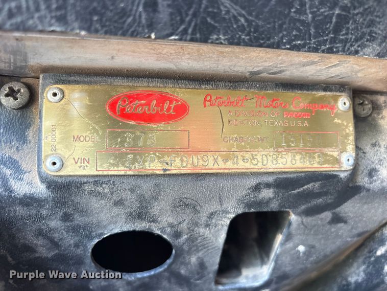 image for item ES8294 2005 Peterbilt 378 semi truck