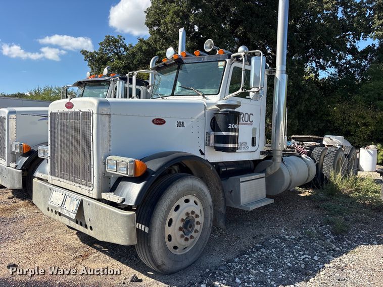 image for item ES8295 2005 Peterbilt 379 semi truck