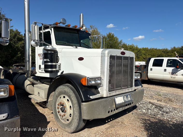 image for item ES8295 2005 Peterbilt 379 semi truck