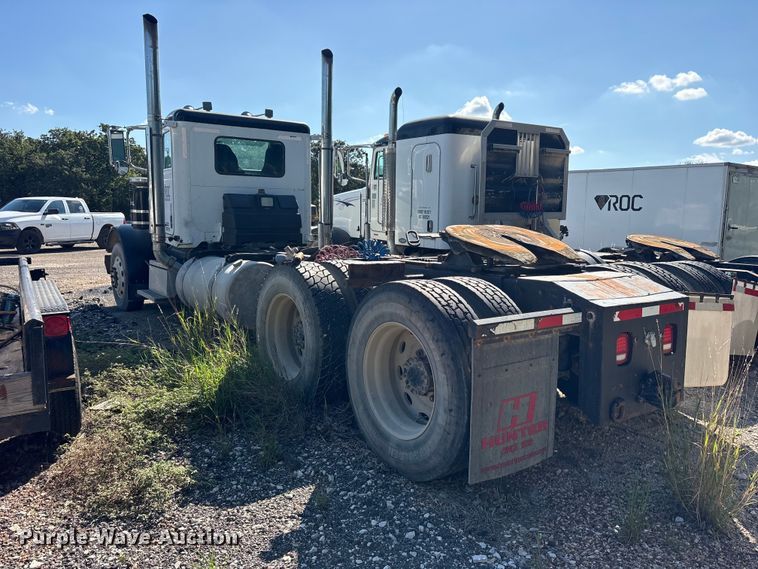 image for item ES8295 2005 Peterbilt 379 semi truck
