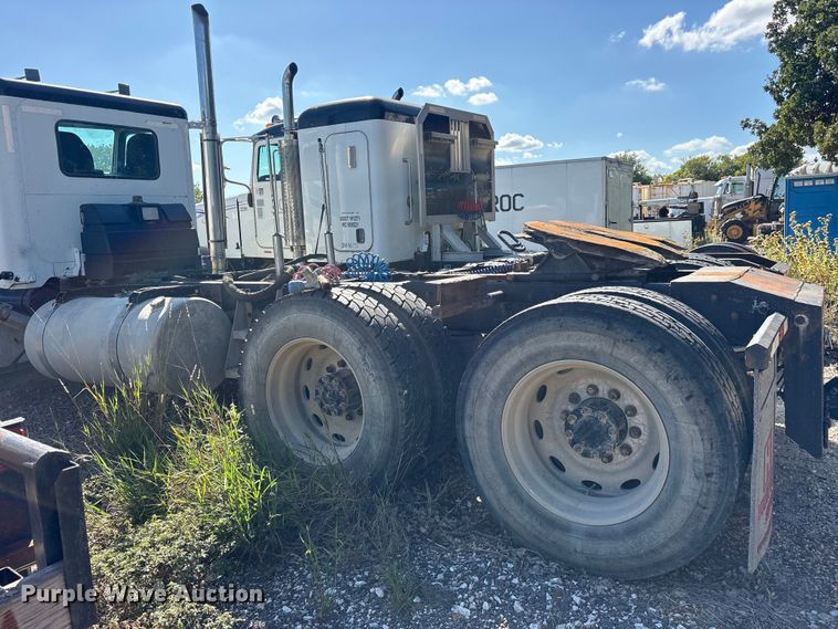 image for item ES8295 2005 Peterbilt 379 semi truck