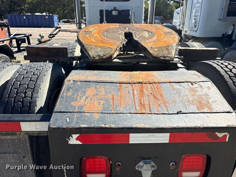 image for item ES8295 2005 Peterbilt 379 semi truck