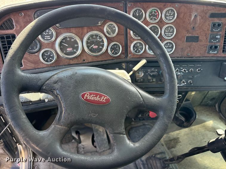 image for item ES8295 2005 Peterbilt 379 semi truck