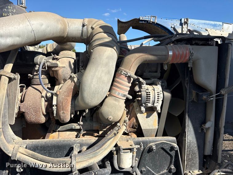 image for item ES8295 2005 Peterbilt 379 semi truck