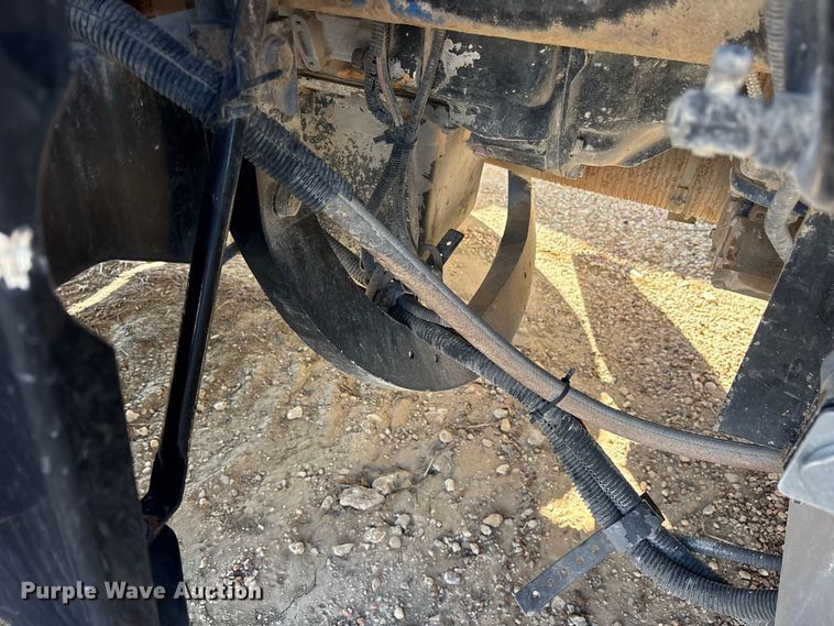image for item ES8295 2005 Peterbilt 379 semi truck