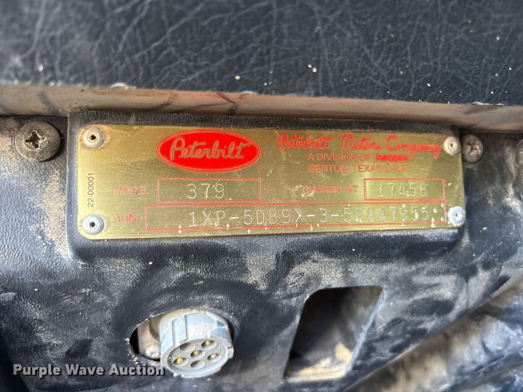 image for item ES8295 2005 Peterbilt 379 semi truck