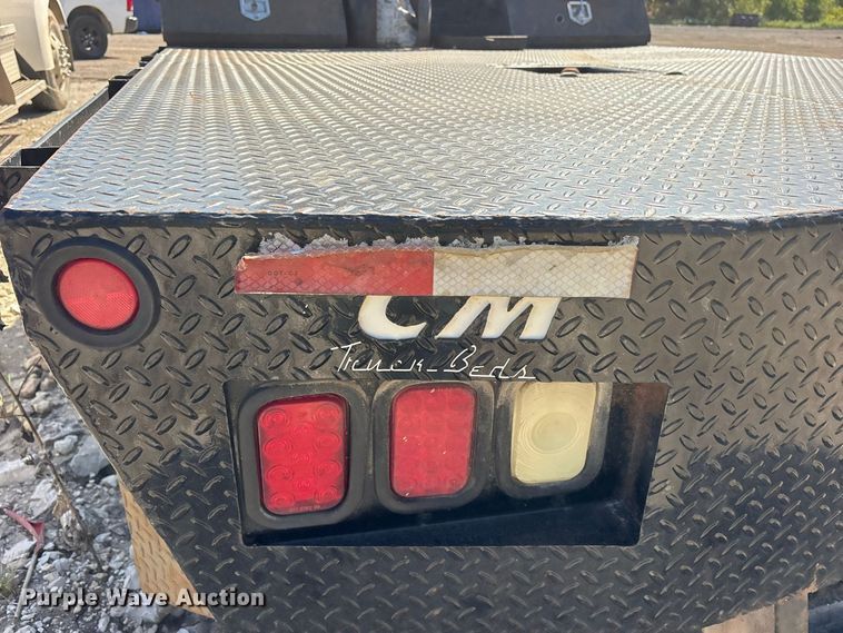 image for item ES8296 2014 Ford F550 Crew Cab flatbed truck