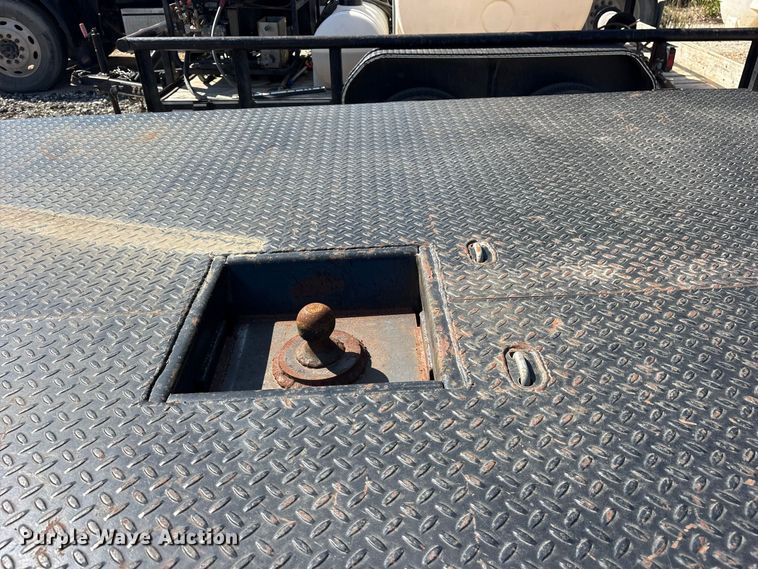 image for item ES8296 2014 Ford F550 Crew Cab flatbed truck